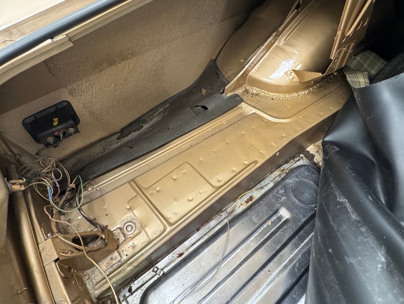 Ford-Torino-1970-Nugget-Gold-Metallic-Ginger-41