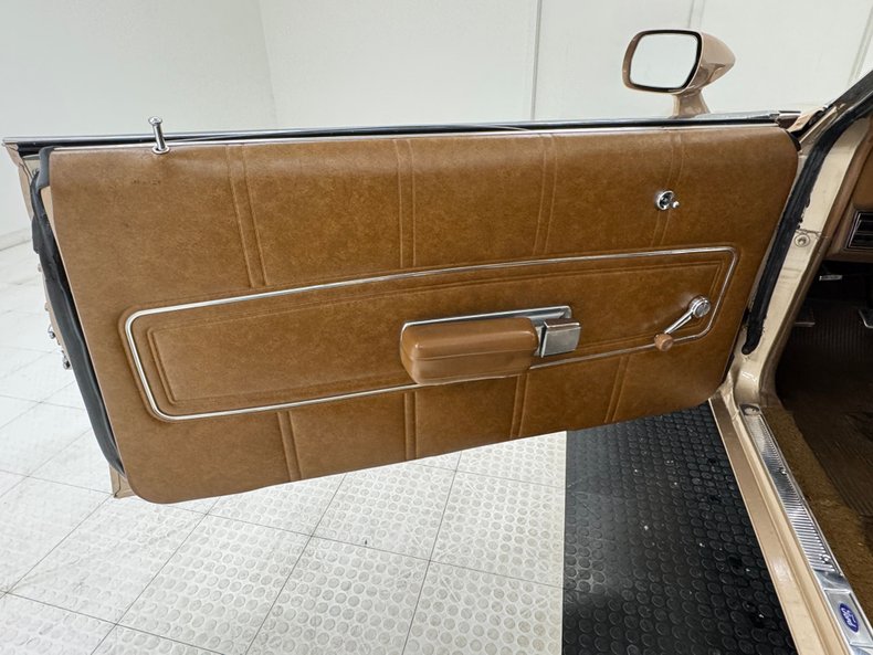 Ford-Torino-1970-Nugget-Gold-Metallic-Ginger-42