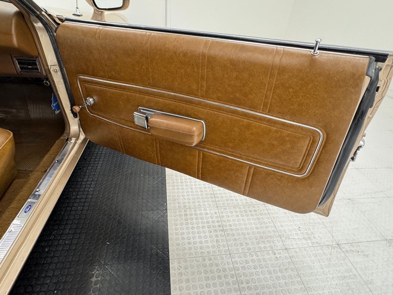 Ford-Torino-1970-Nugget-Gold-Metallic-Ginger-43