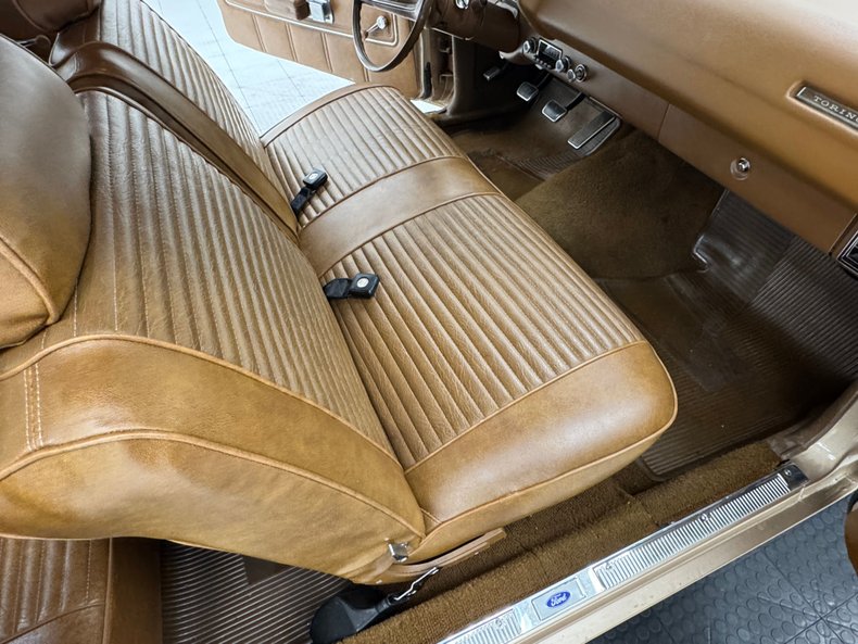 Ford-Torino-1970-Nugget-Gold-Metallic-Ginger-48