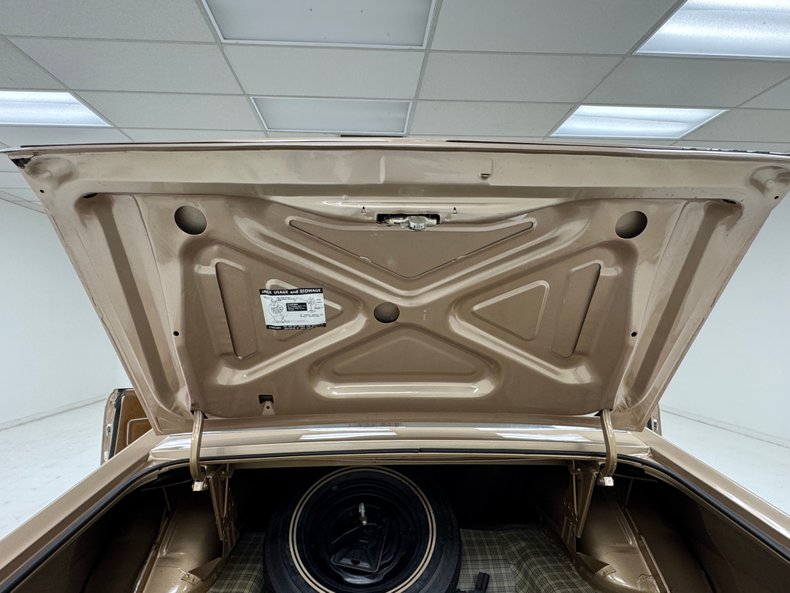 Ford-Torino-1970-Nugget-Gold-Metallic-Ginger-9