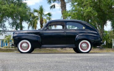 Ford-Tudor-1941-Sedan-12