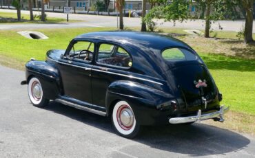 Ford-Tudor-1941-Sedan-14