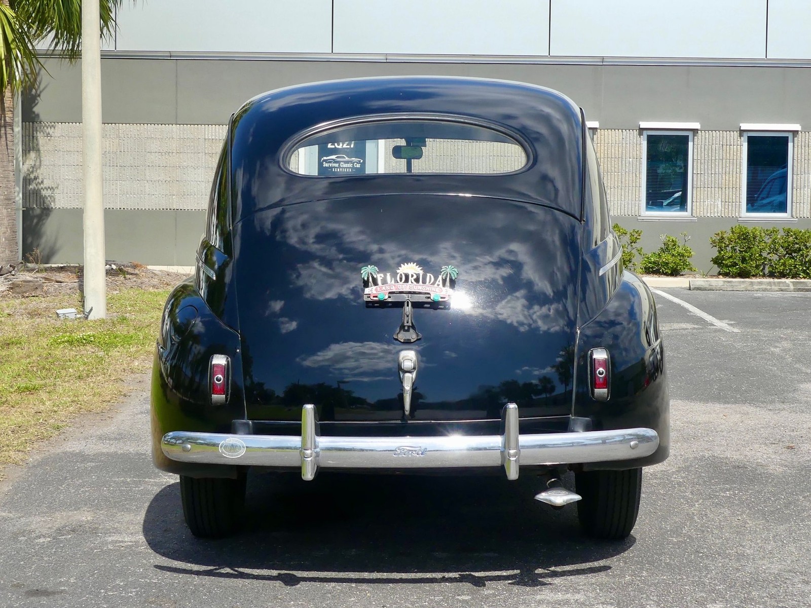 Ford-Tudor-1941-Sedan-16