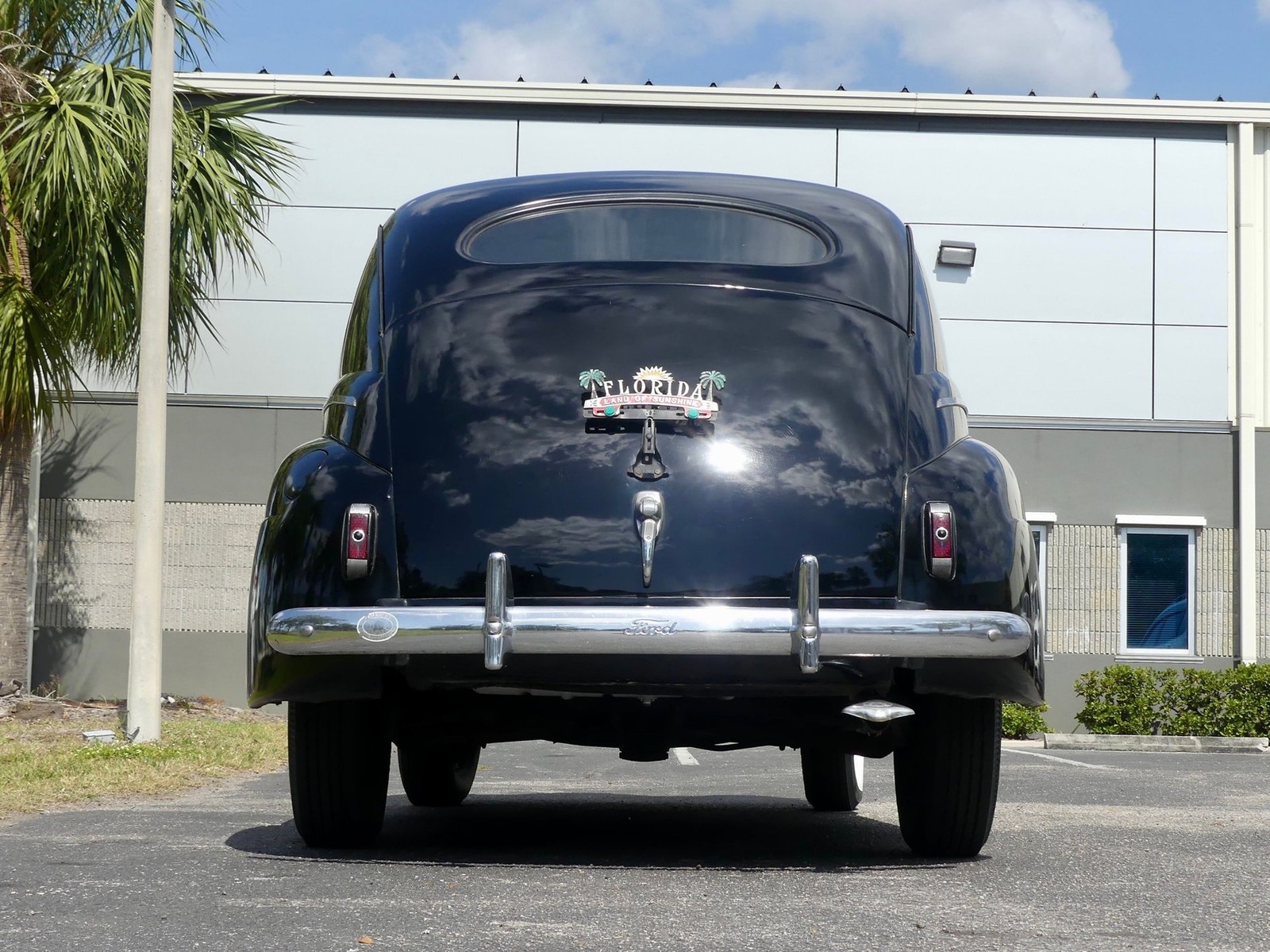 Ford-Tudor-1941-Sedan-18