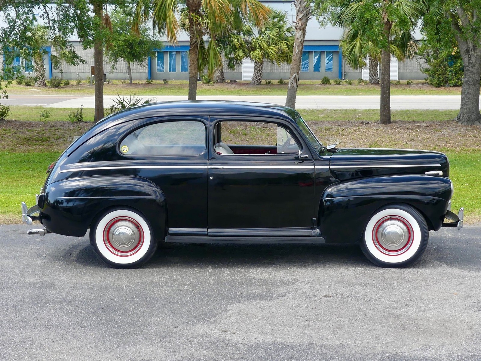 Ford-Tudor-1941-Sedan-22
