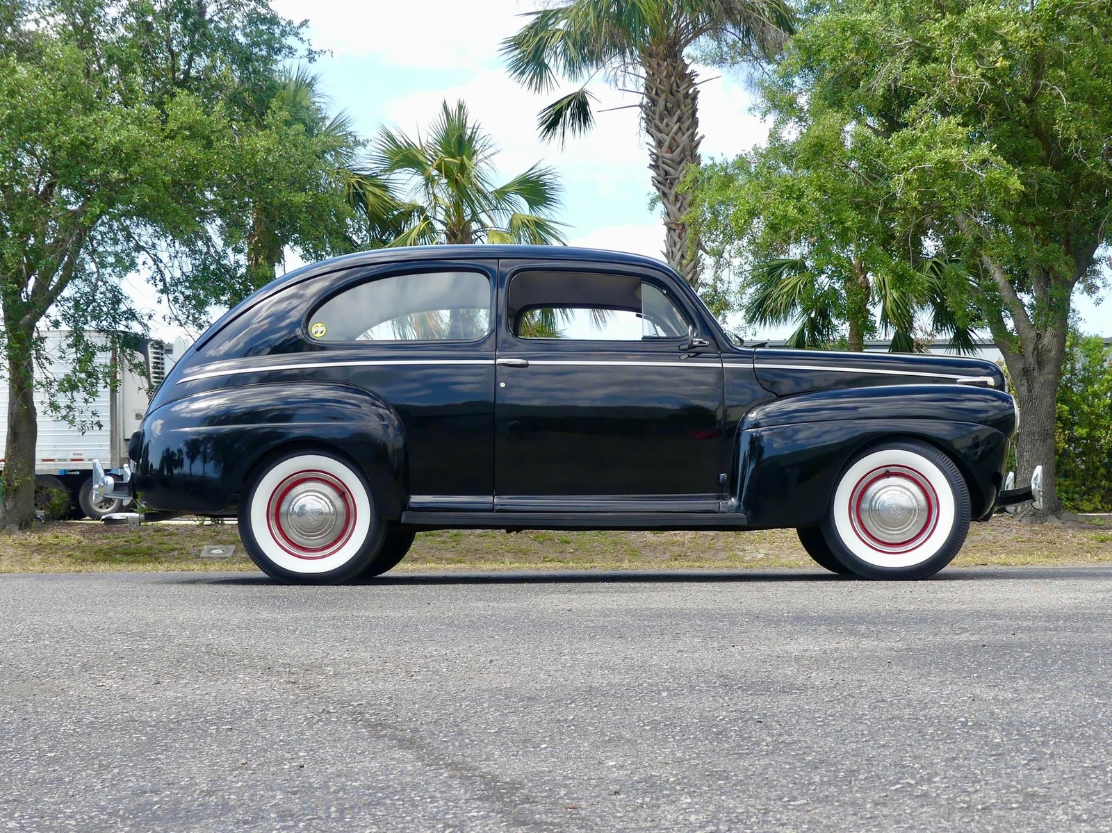 Ford-Tudor-1941-Sedan-23