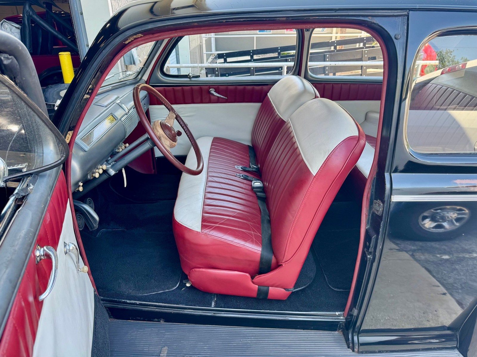 Ford-Tudor-1941-Sedan-3