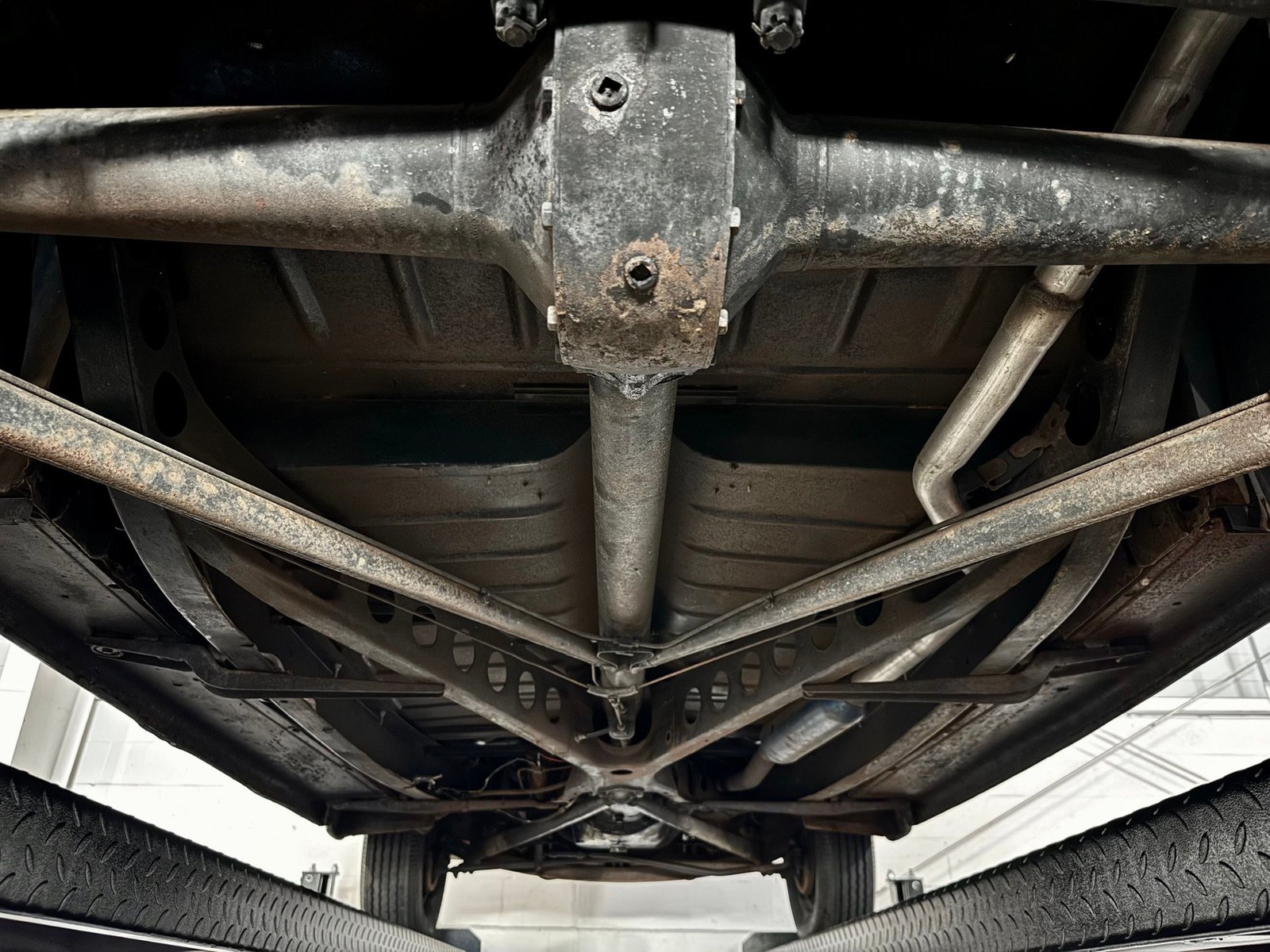 Ford-Tudor-1941-Sedan-5