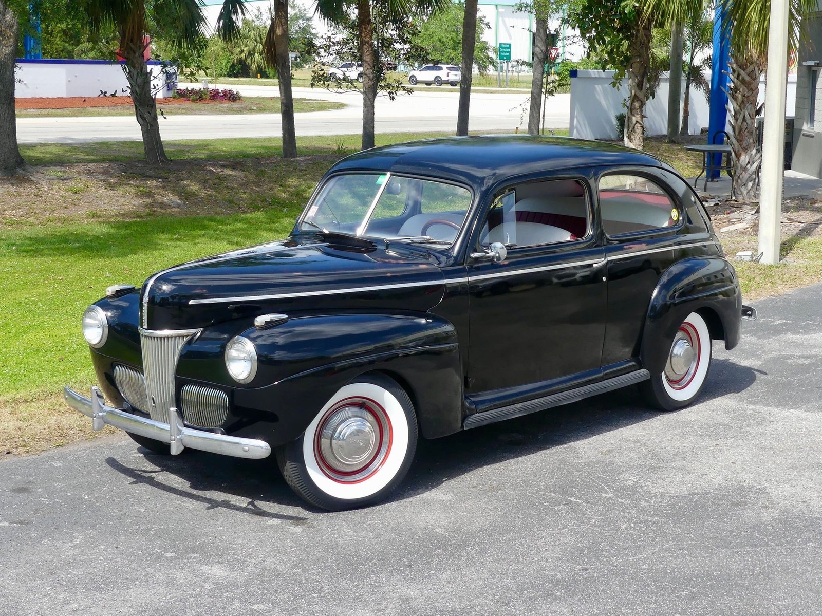 Ford-Tudor-1941-Sedan-8