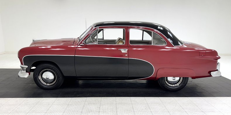 Ford-Tudor-1950-Ruby-Red-Metallic-Gray-1
