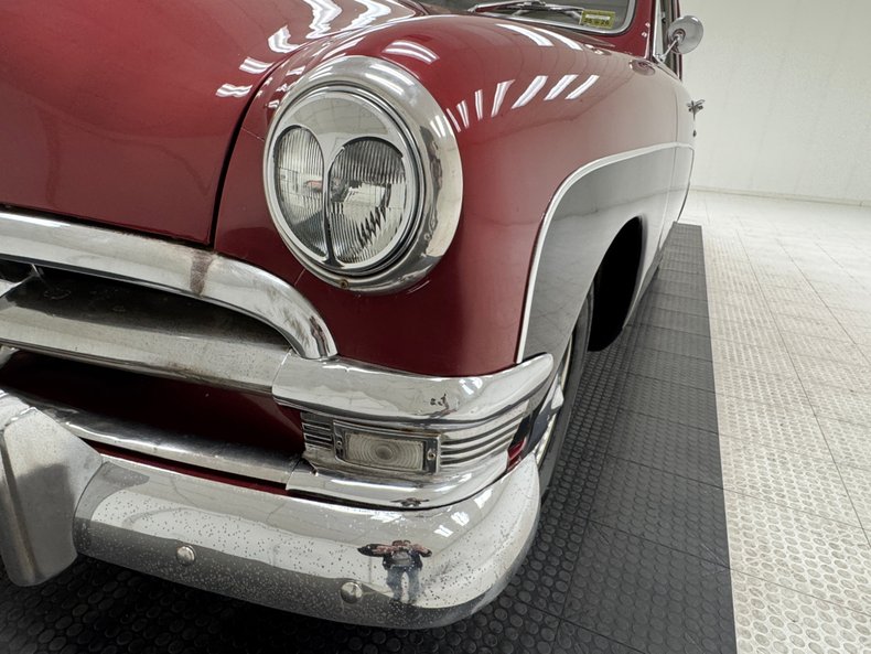 Ford-Tudor-1950-Ruby-Red-Metallic-Gray-15