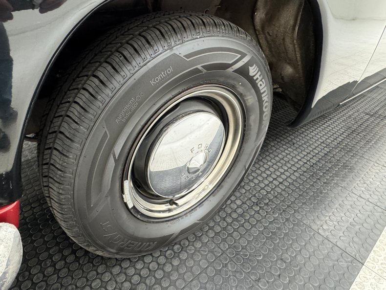 Ford-Tudor-1950-Ruby-Red-Metallic-Gray-16