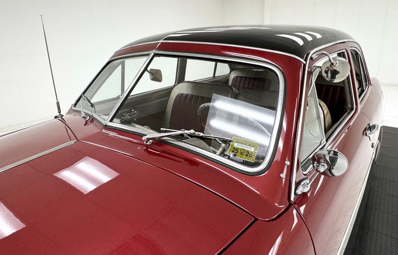 Ford-Tudor-1950-Ruby-Red-Metallic-Gray-17