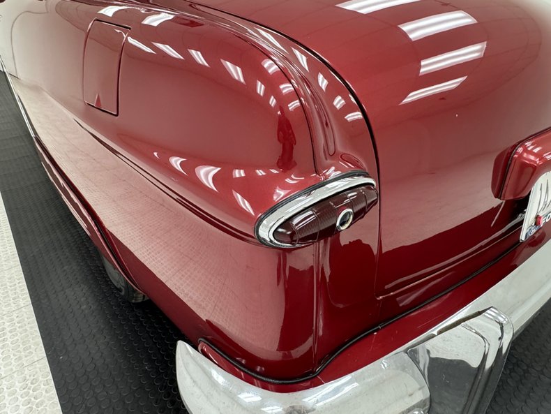 Ford-Tudor-1950-Ruby-Red-Metallic-Gray-24