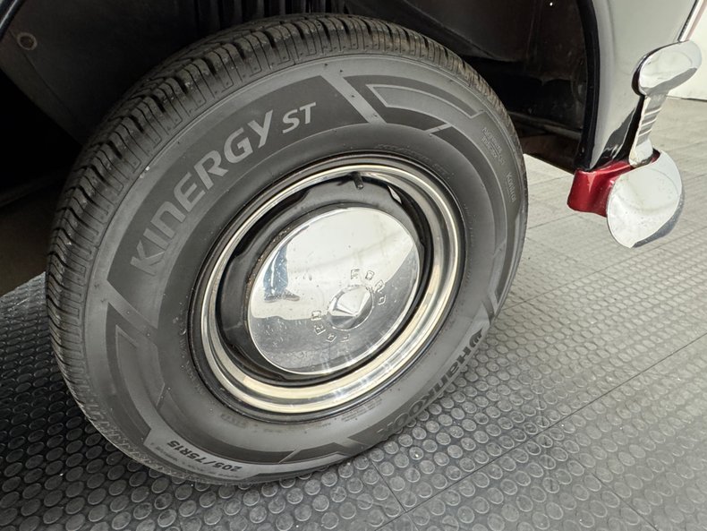 Ford-Tudor-1950-Ruby-Red-Metallic-Gray-28