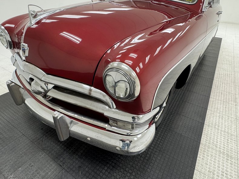 Ford-Tudor-1950-Ruby-Red-Metallic-Gray-32