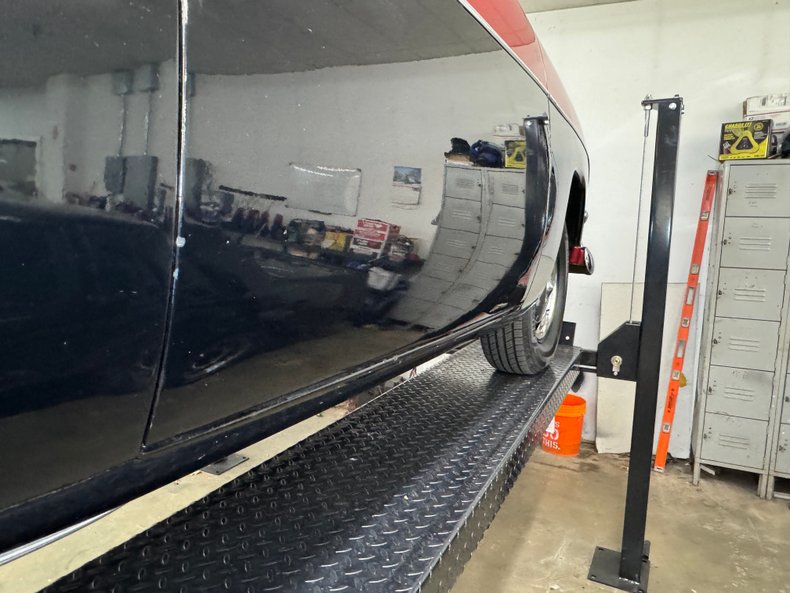 Ford-Tudor-1950-Ruby-Red-Metallic-Gray-36