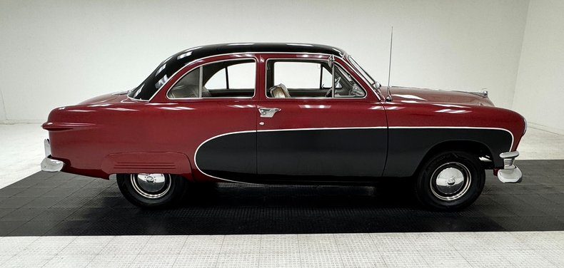 Ford-Tudor-1950-Ruby-Red-Metallic-Gray-5