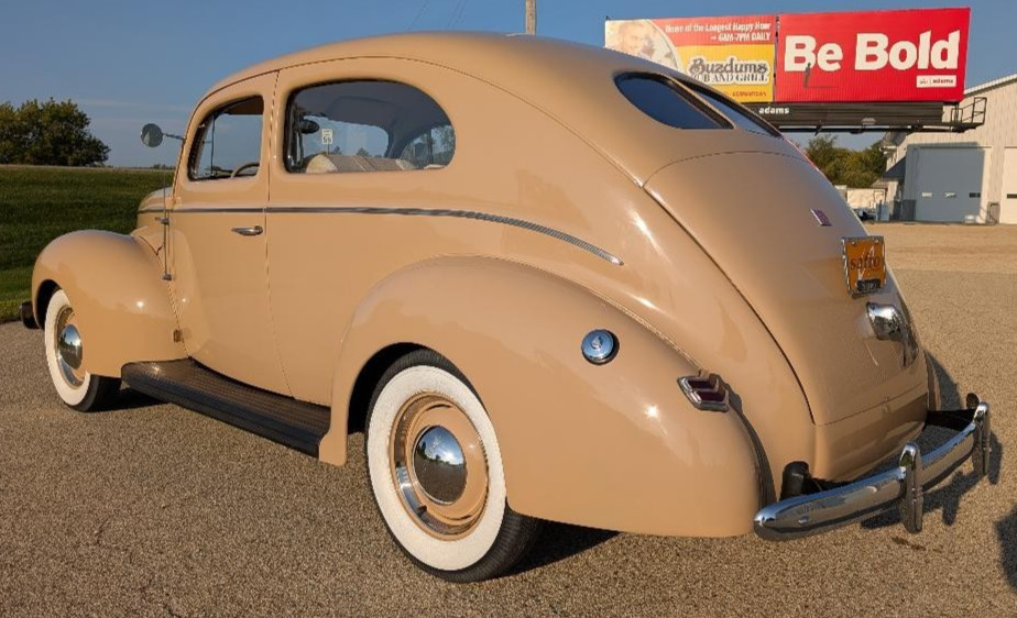Ford-Tudor-Deluxe-1940-Sedan-10