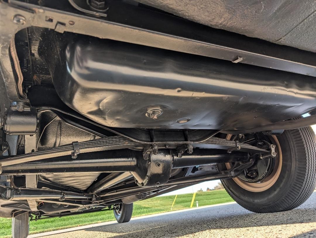 Ford-Tudor-Deluxe-1940-Sedan-11