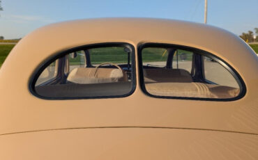 Ford-Tudor-Deluxe-1940-Sedan-12