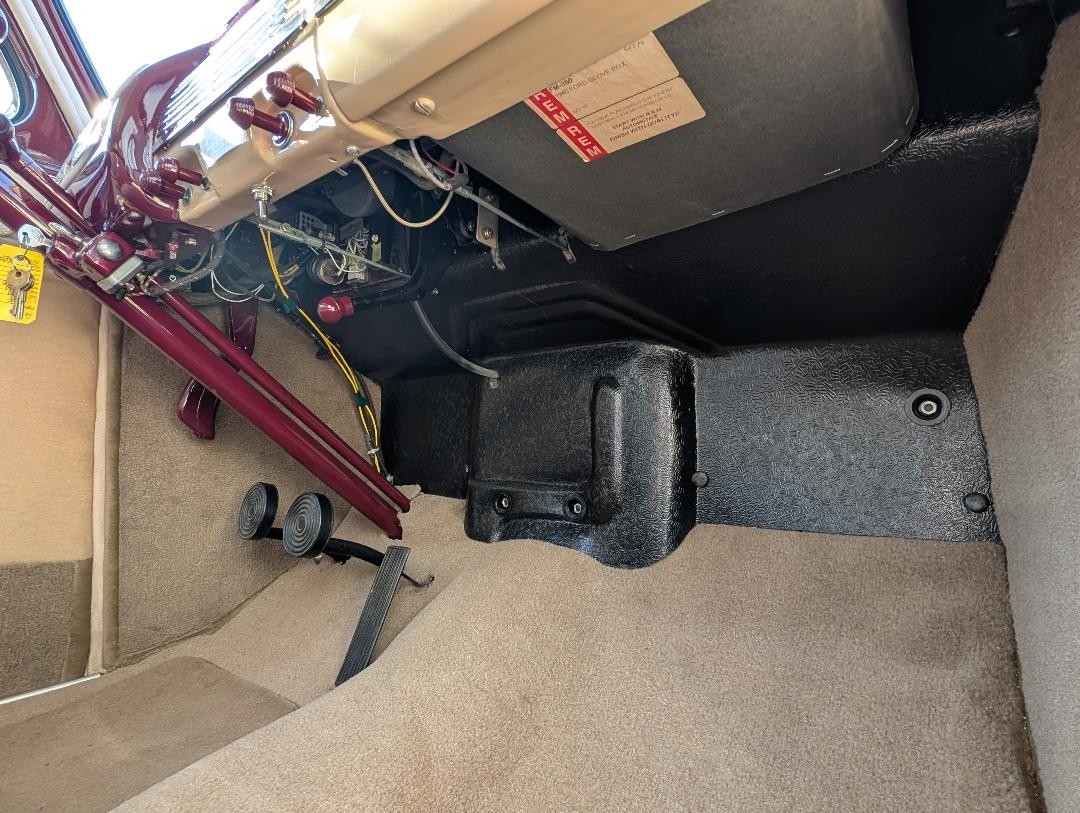 Ford-Tudor-Deluxe-1940-Sedan-21