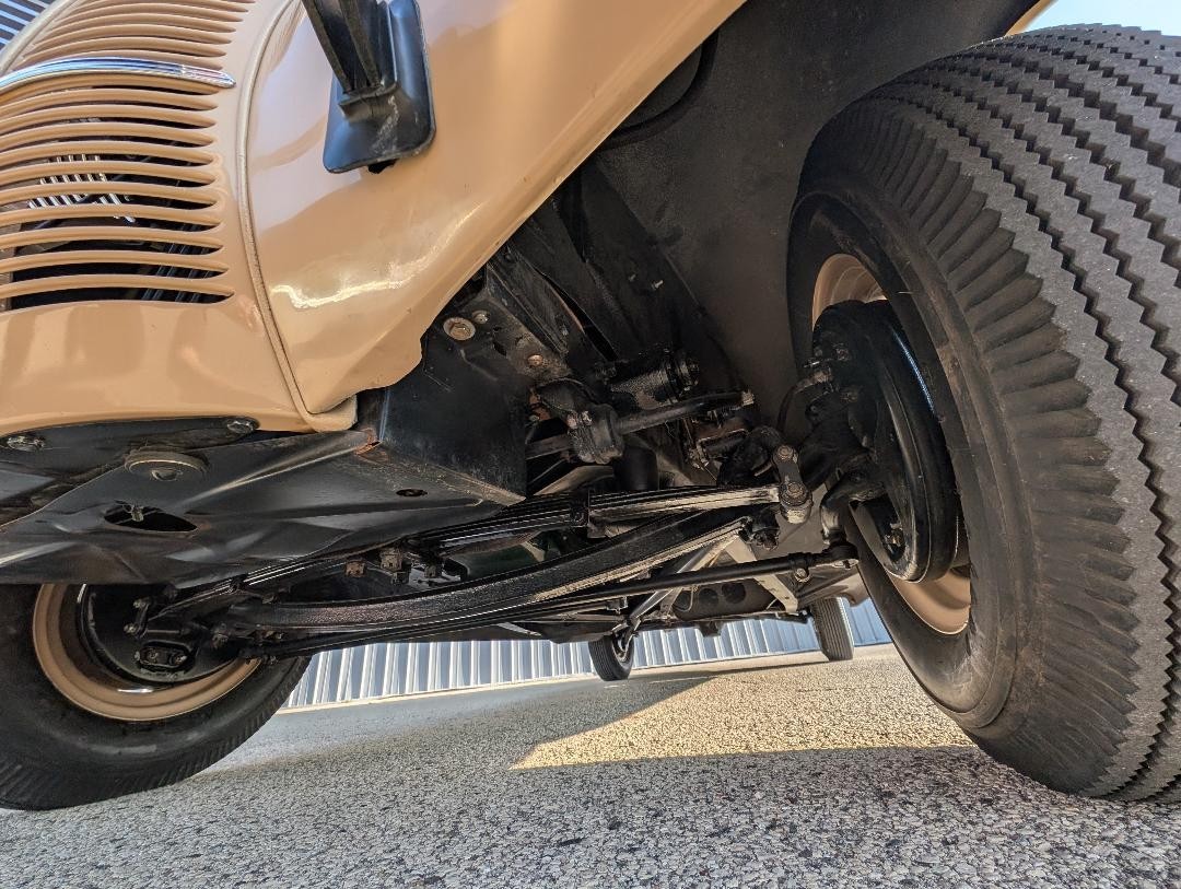 Ford-Tudor-Deluxe-1940-Sedan-22