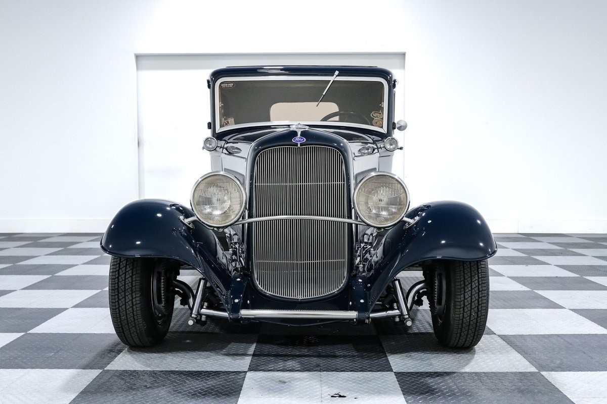 Ford-Victoria-1932-Coupe-1