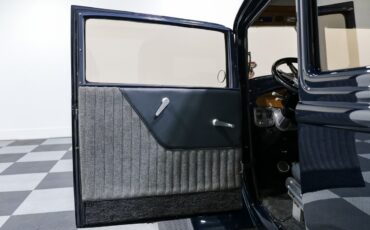 Ford-Victoria-1932-Coupe-13