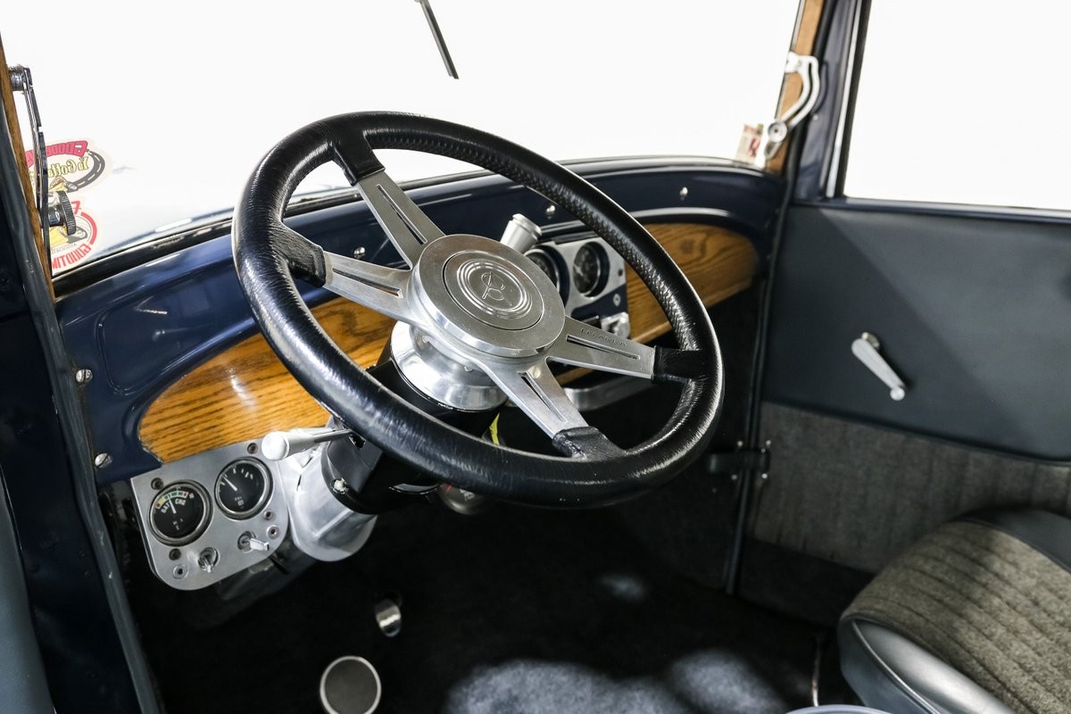 Ford-Victoria-1932-Coupe-14