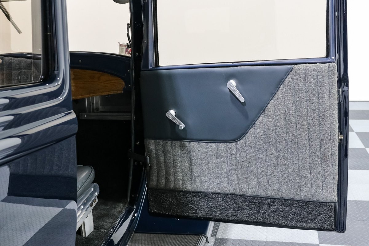 Ford-Victoria-1932-Coupe-16