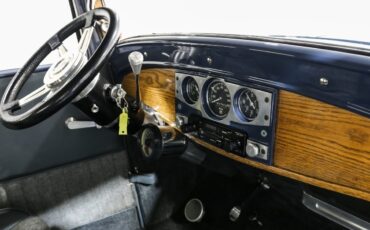 Ford-Victoria-1932-Coupe-18