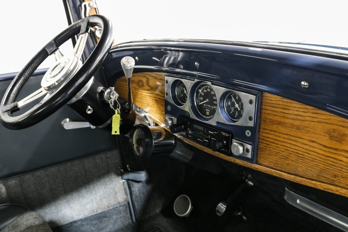 Ford-Victoria-1932-Coupe-18