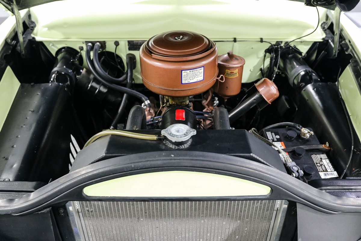 Ford-Victoria-1951-Coupe-12