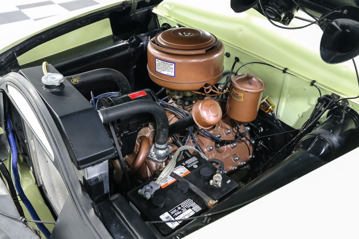 Ford-Victoria-1951-Coupe-13