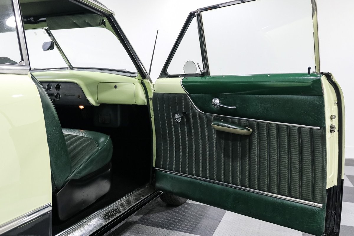 Ford-Victoria-1951-Coupe-17