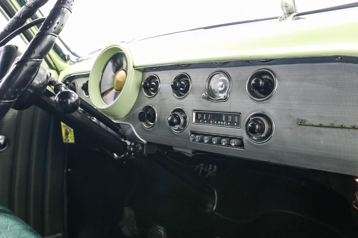 Ford-Victoria-1951-Coupe-19