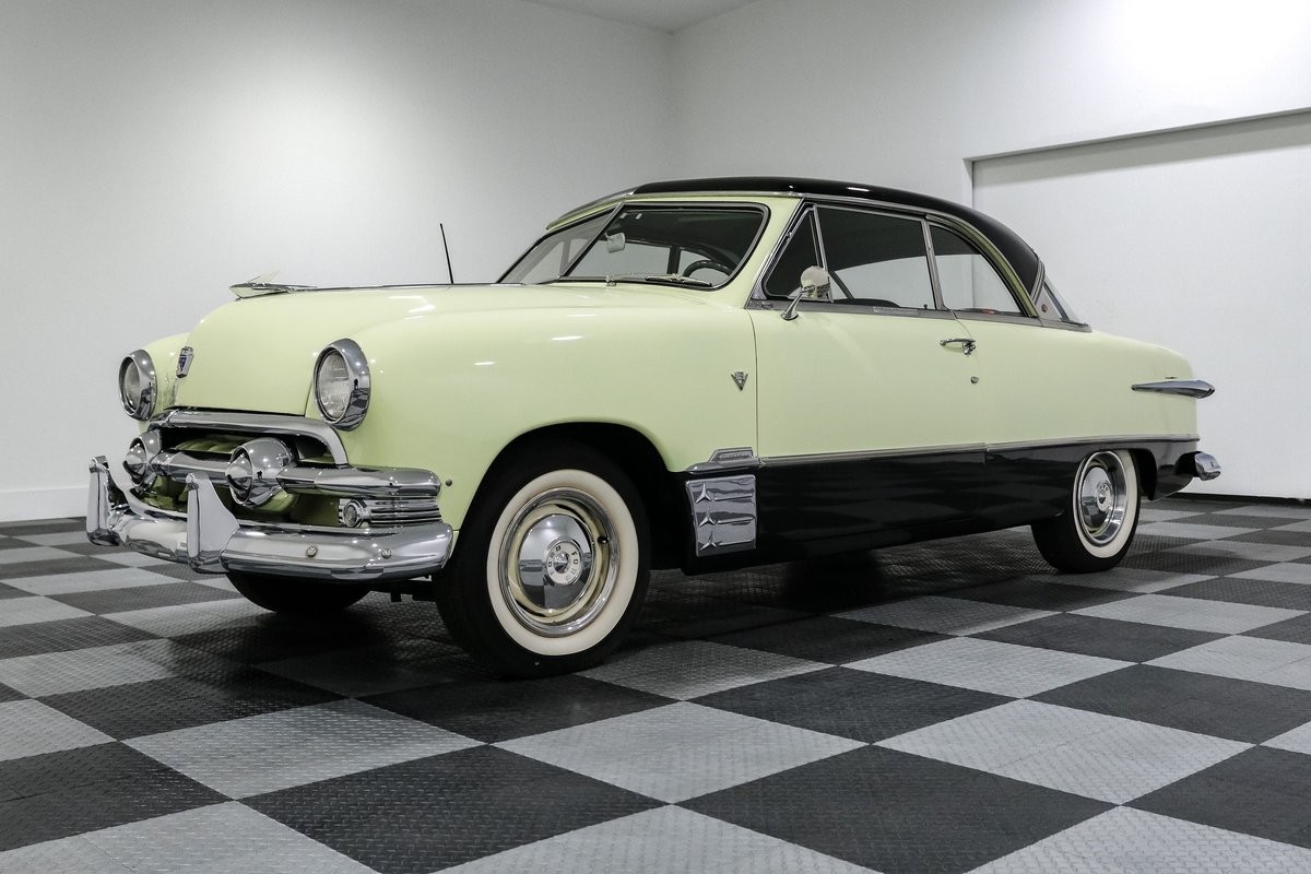 Ford-Victoria-1951-Coupe-2