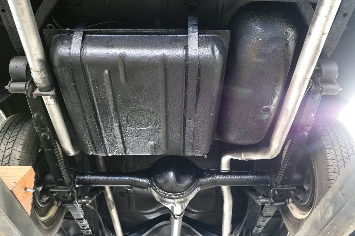 Ford-Victoria-1951-Coupe-21