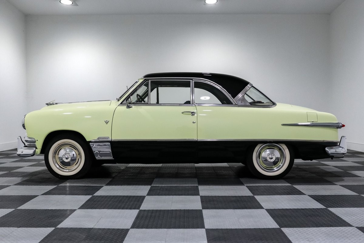 Ford-Victoria-1951-Coupe-3