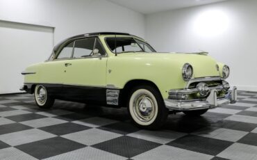 Ford-Victoria-1951-Coupe