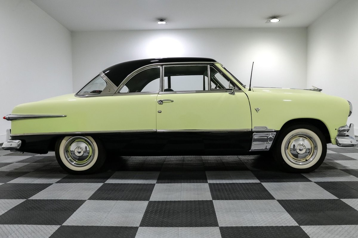 Ford-Victoria-1951-Coupe-7