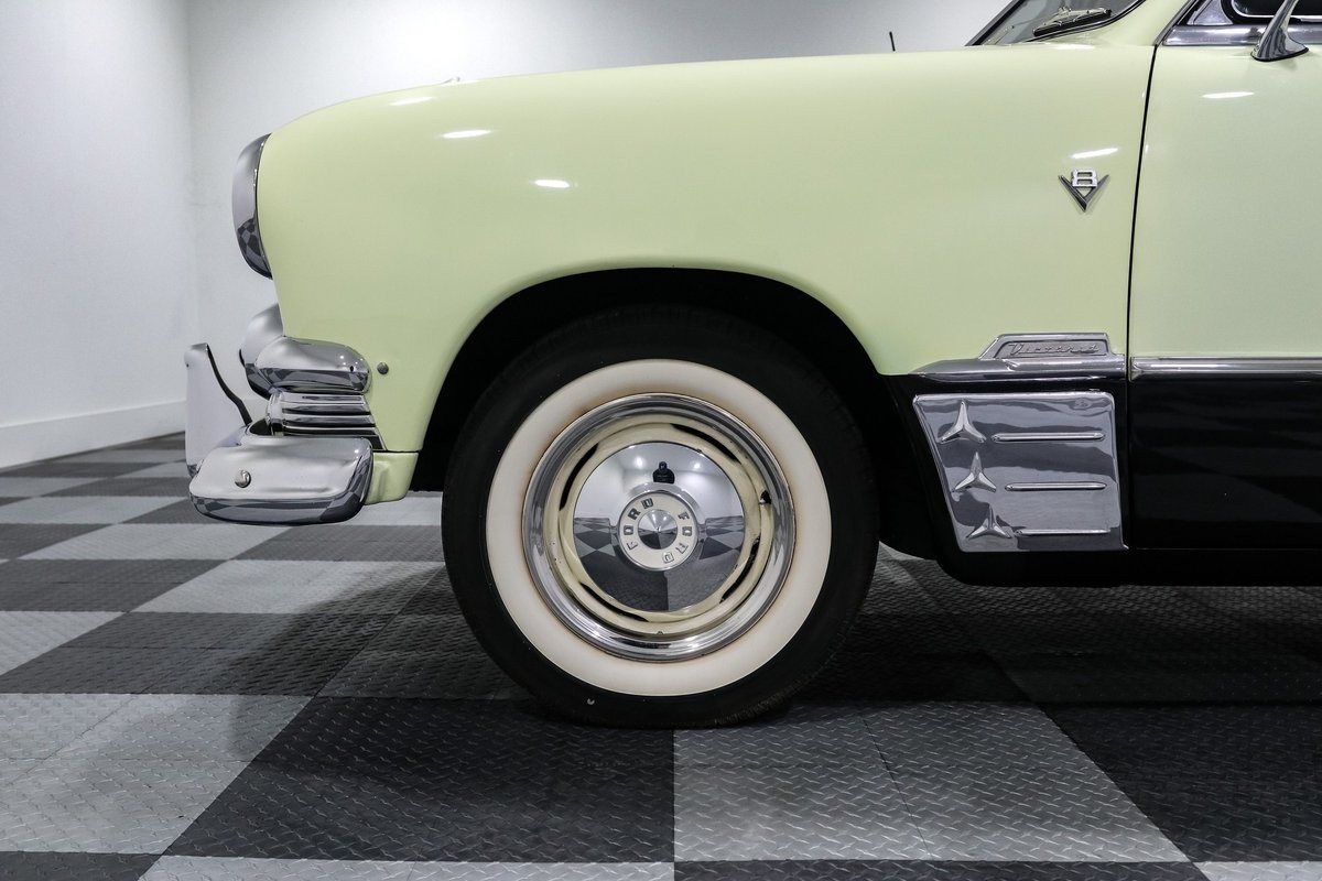 Ford-Victoria-1951-Coupe-9