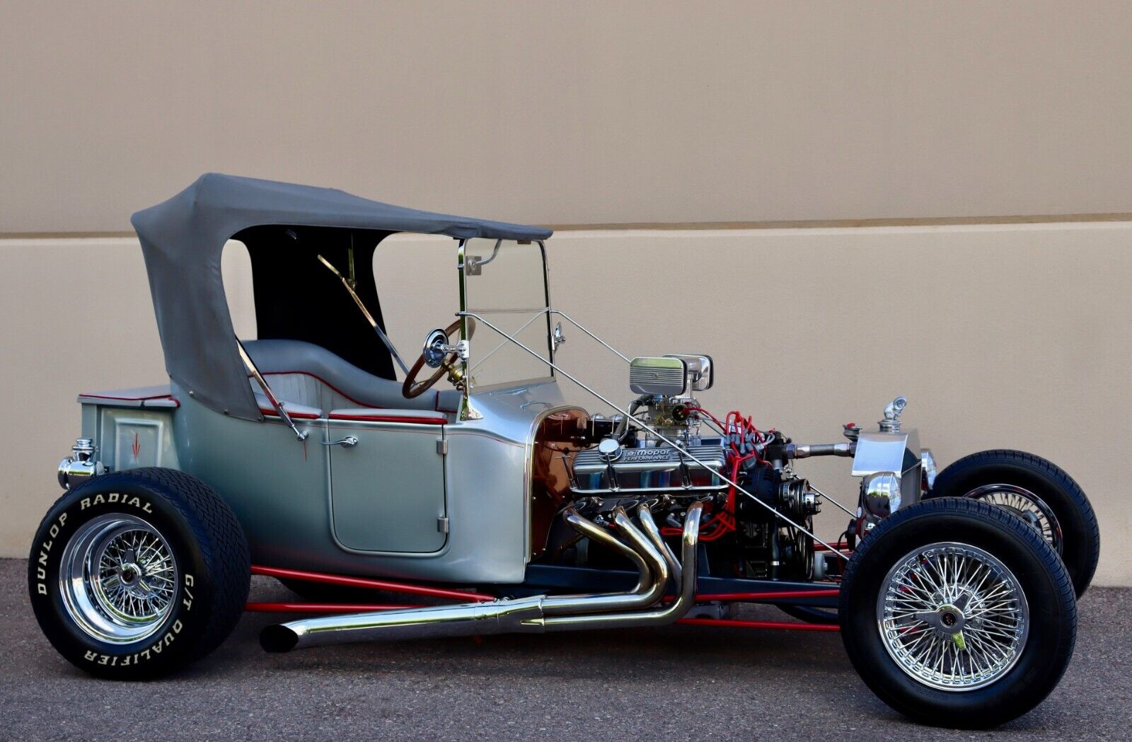 Ford-a-Mopar-Model-T-Bucket-1923-Convertible-2