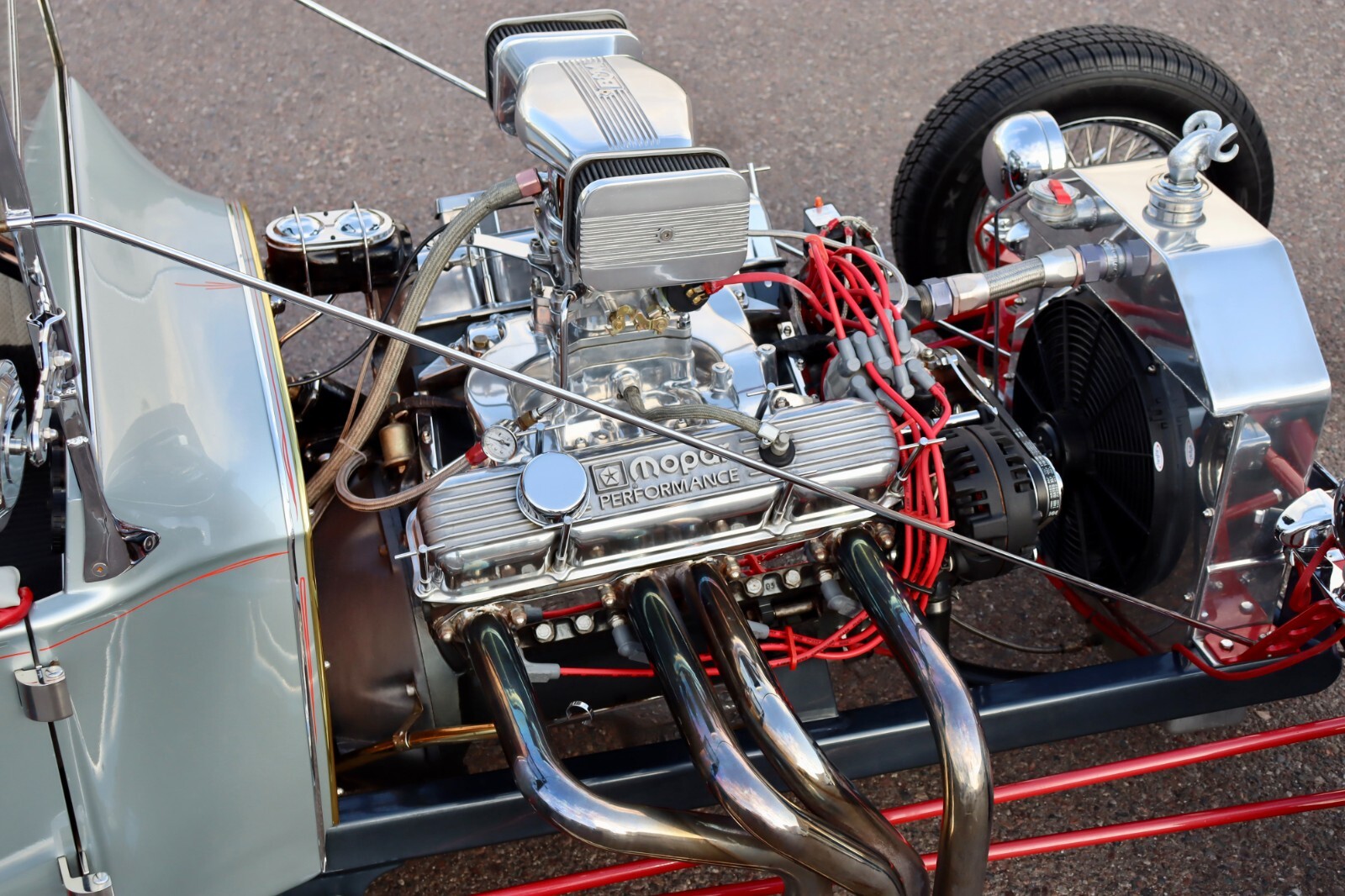 Ford-a-Mopar-Model-T-Bucket-1923-Convertible-24
