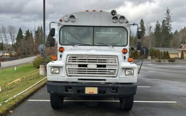 Ford-b700m-diesel-1987-white-1