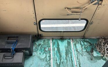 Ford-b700m-diesel-1987-white-10