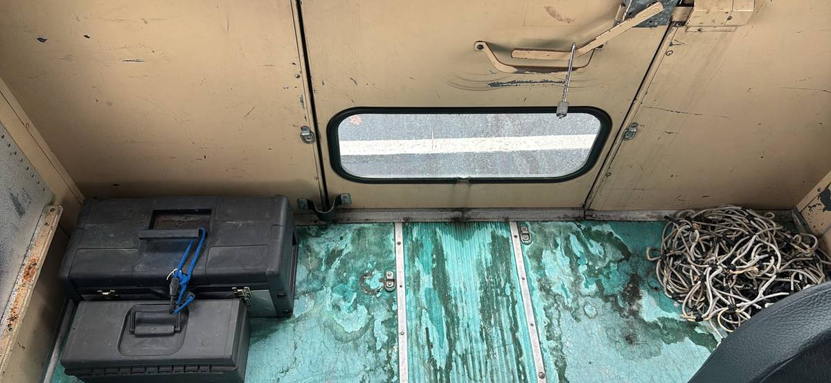 Ford-b700m-diesel-1987-white-10