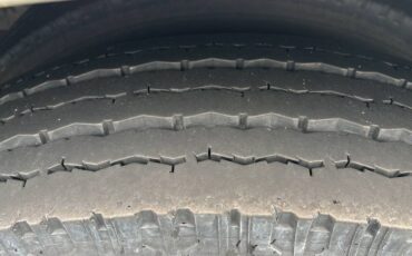 Ford-b700m-diesel-1987-white-11